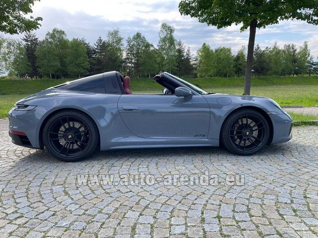 Rental Porsche 911 Targa 4S in Biel