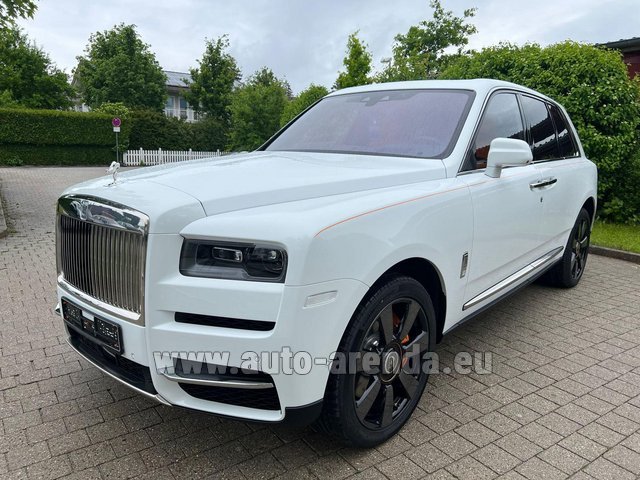 Rental Rolls-Royce Cullinan White in Lugano