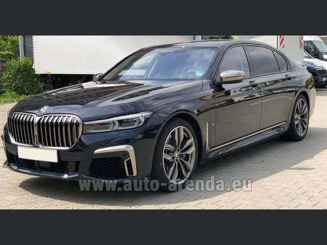 Transfer from Davos to Memmingen Airport by BMW M760Li xDrive V12 car
